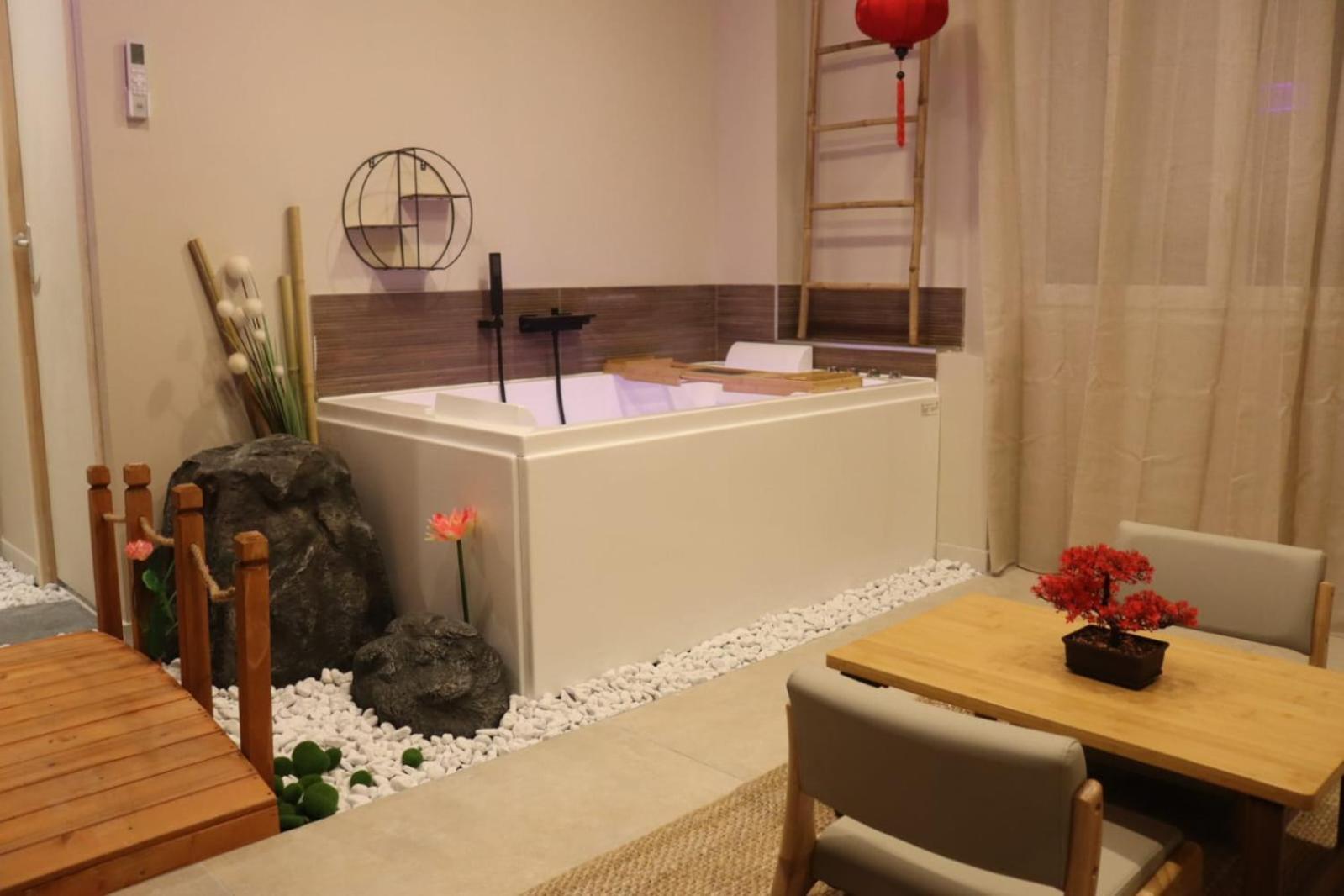 Loveroom Japon Avec Balneotherapie Toulon Exteriör bild